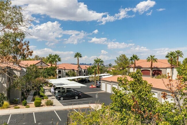 Building Photo - 950 Seven Hills Dr