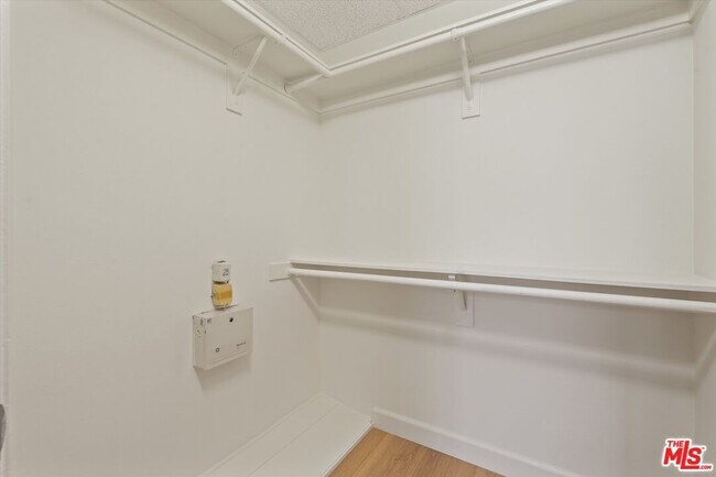 Building Photo - 620 S Gramercy Pl
