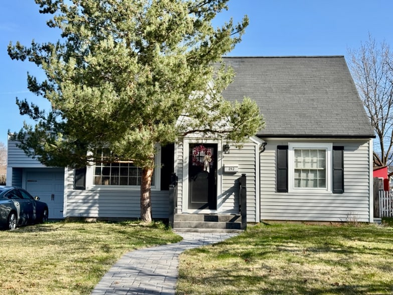 Primary Photo - 212 Hastings Ave