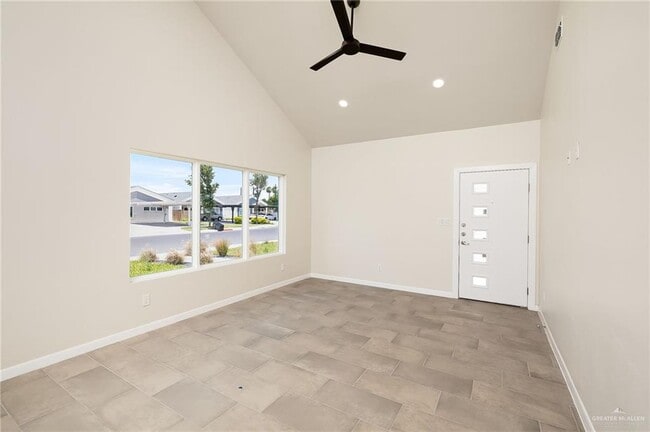 Building Photo - 1424 E Iris Ave