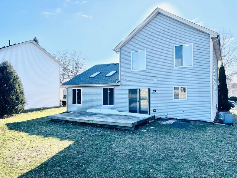 Building Photo - 21226 W Chastworth Ln