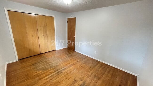 Building Photo - Charming 3 BD | 2 BA House with Large Back...