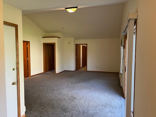 Building Photo - 1105 Heritage Ct