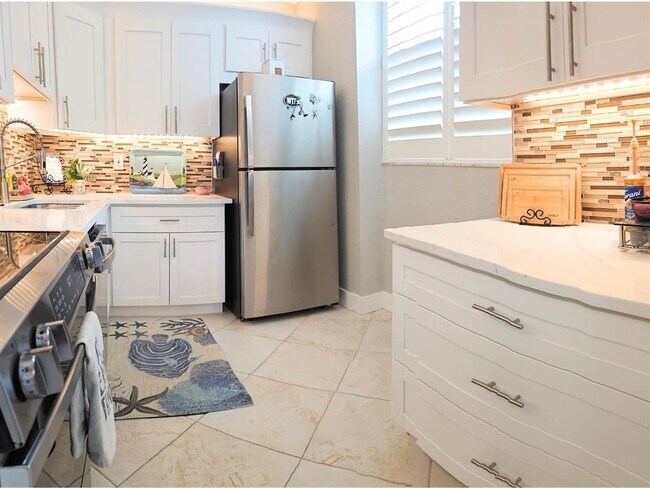 Building Photo - 7560 Bay Island Dr S