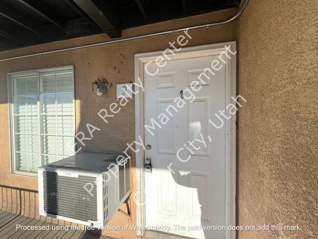 Building Photo - Move-In Bonus!  3 Bedroom - 2 bath Condo in Cedar Cove