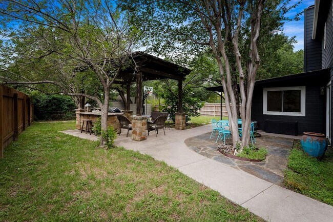 Building Photo - 11600 Parkfield Dr