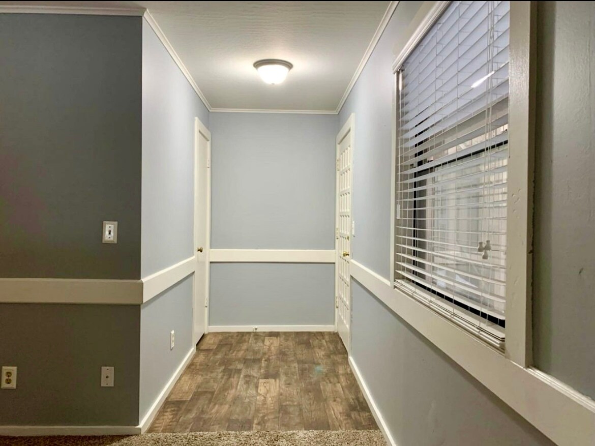Entryway into unit. - 872 Tanager St