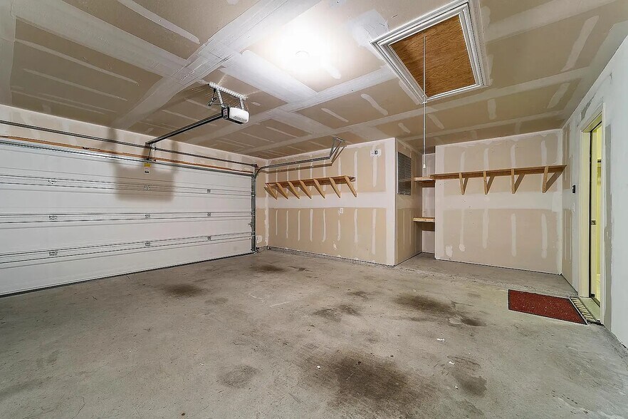 Building Photo - 485 Harding Ln