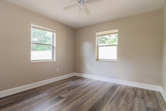 Building Photo - 2145 25th Ave N