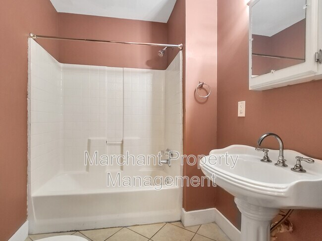 Building Photo - 522 Perry Ave