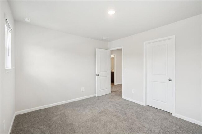 Building Photo - 26 Hemlock Ct