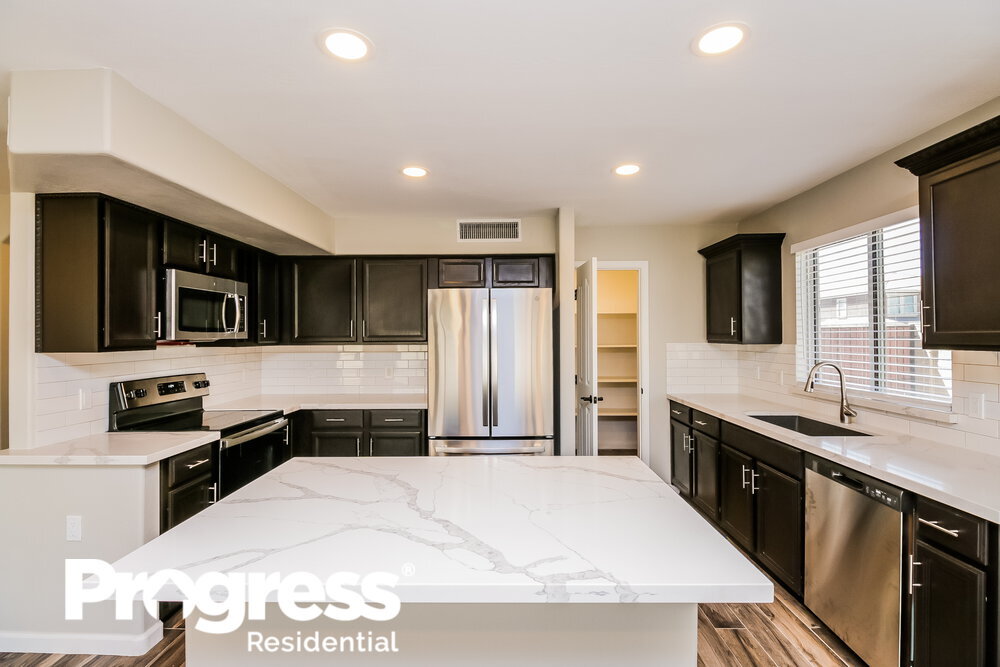 Building Photo - 1912 E 39th Ave