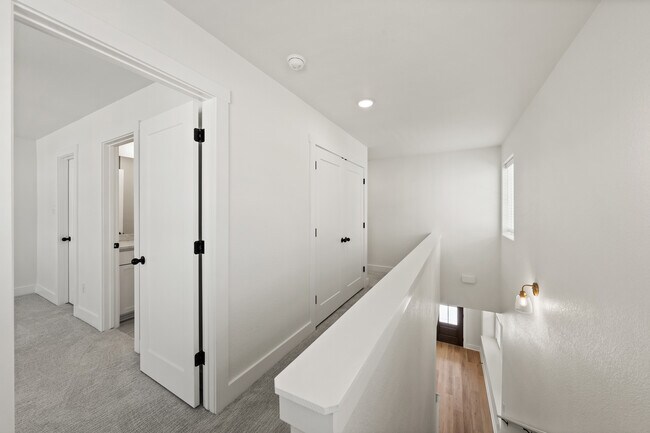 Building Photo - 504 Mercado St