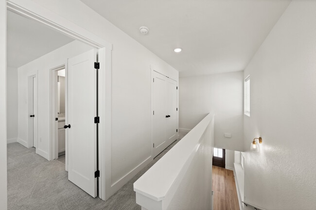 Building Photo - 602 Mercado St