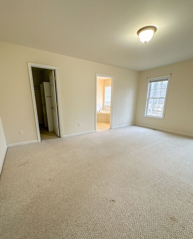 Building Photo - Beautiful 3bed 2 Bath Lake Monticello Rental