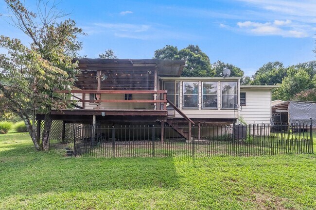 Building Photo - Charming Two Bedroom in Rogers