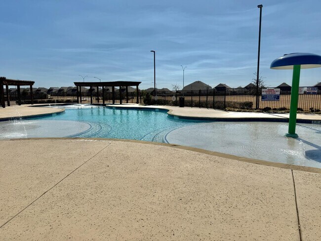 Building Photo - 10040 Thornapple Rd