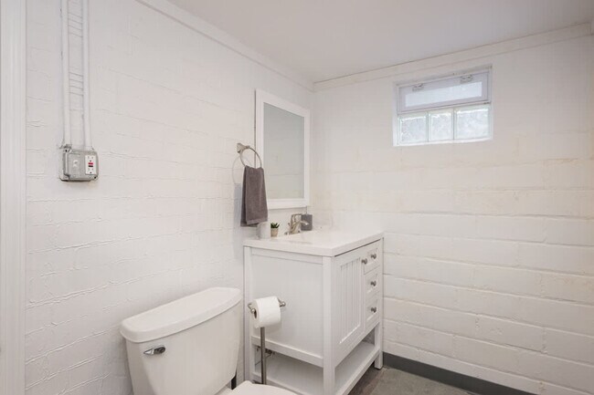 Building Photo - 3544 Tuttle Ave