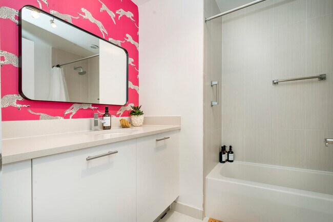 Building Photo - 3256 NE 1st Ave