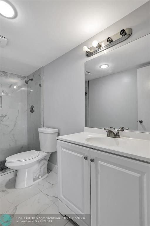 Building Photo - 4156 Inverrary Dr