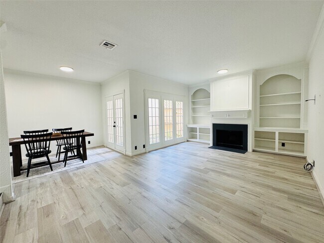 Building Photo - 2323 Augusta Dr