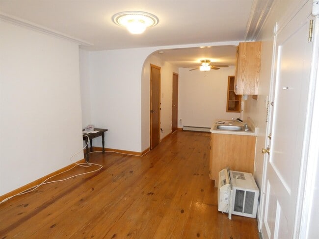 Building Photo - 936 Willow Ave