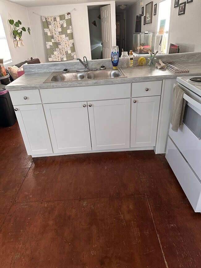 Building Photo - 208 Spruce St