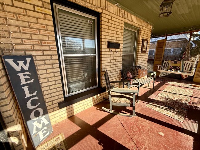 Building Photo - Furnished Short Term Rental