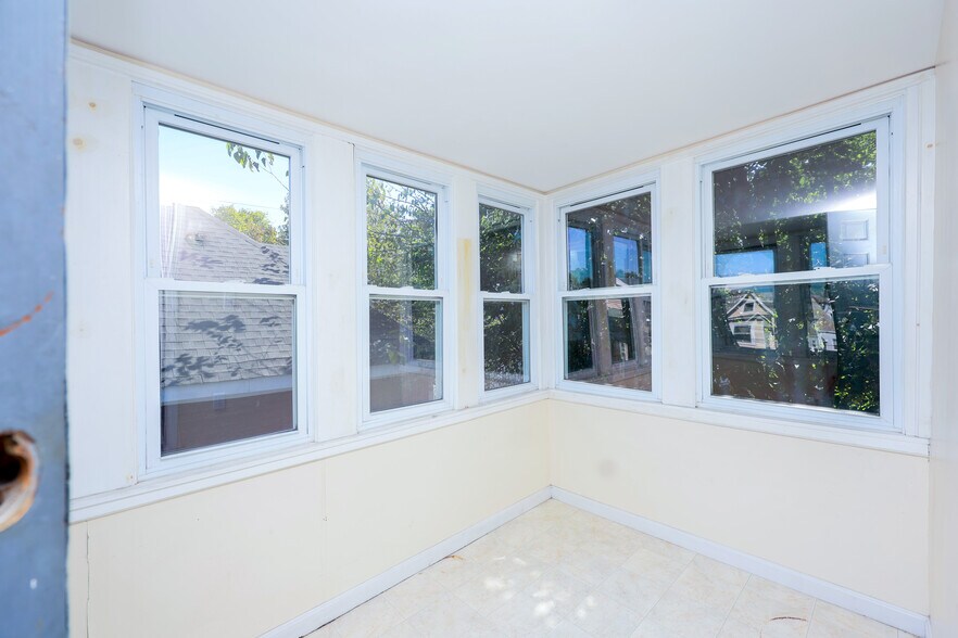 Building Photo - 15 Saunders St