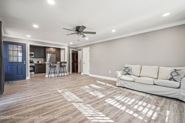 Building Photo - 7 Tulip Ln