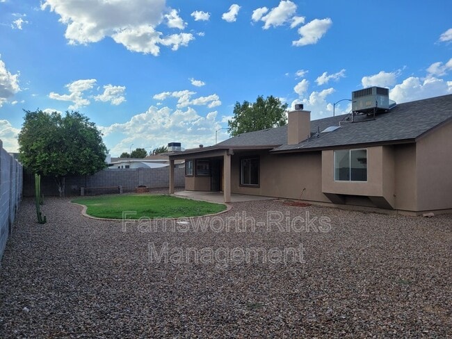 Building Photo - 5407 E Catalina Ave