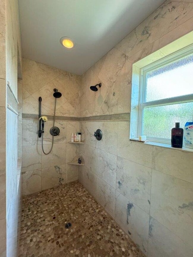Building Photo - Stunning 3-Bedroom Home with Pool in South...