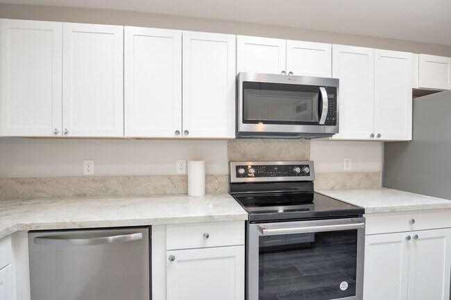 Building Photo - 6-Bedroom Tempe Home with Private Pool, Garage & Ideal Location