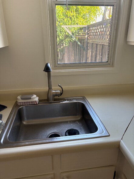 Building Photo - 1041 Kedith St