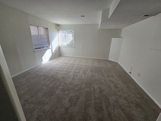 Building Photo - Single family home in Cul-De-Sac