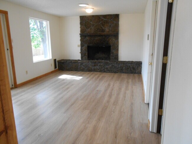 Building Photo - 61360 Keelally Ct