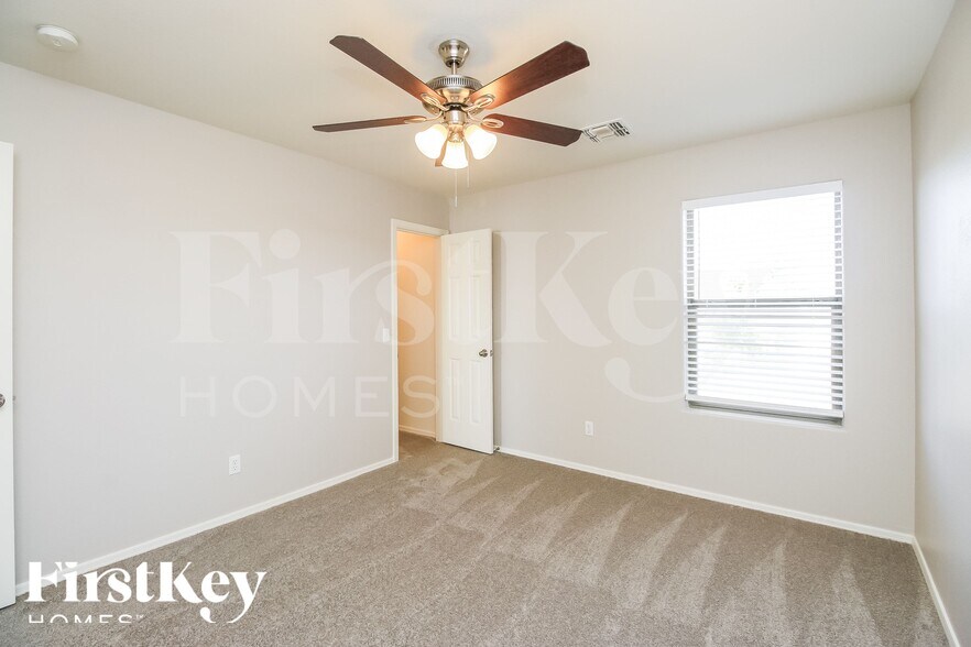 Building Photo - 1858 E Omega Dr