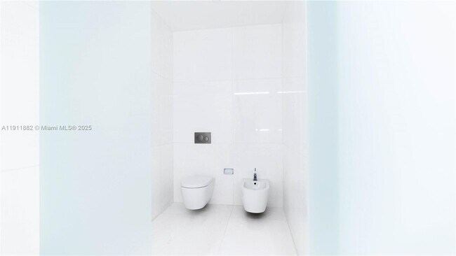 Building Photo - 300 Biscayne Blvd Way