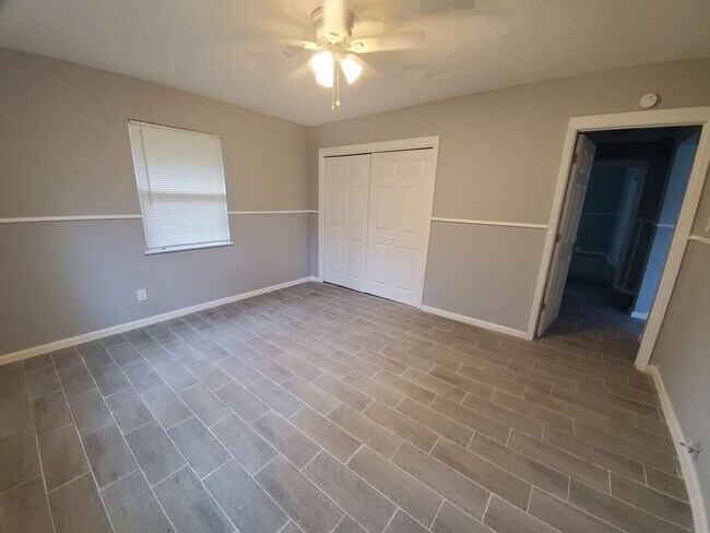 Building Photo - Amazing 4 Bedroom home with large yard!