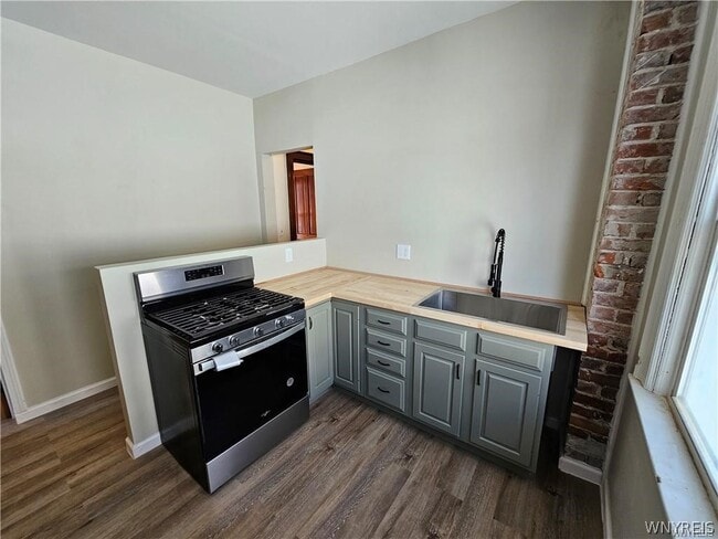 Building Photo - 891 Richmond Ave