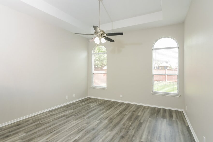 Building Photo - 121 Yeager Cir