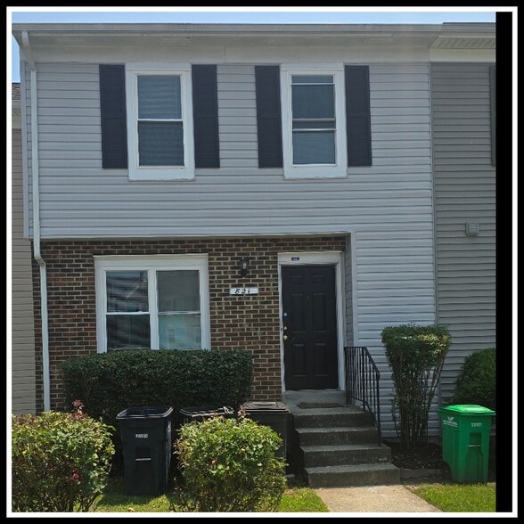 Primary Photo - 821 St Michaels Dr