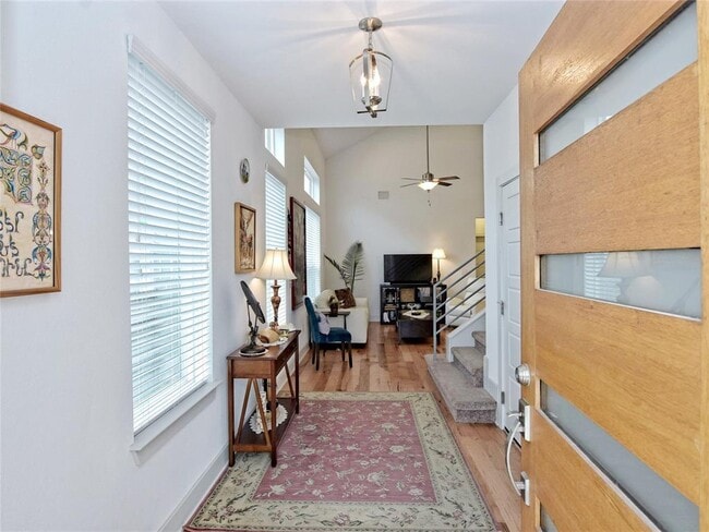 Building Photo - 2225 Maxwell Ln