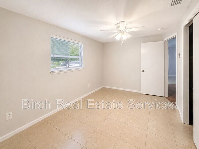 Building Photo - 2552 Chancery Dr