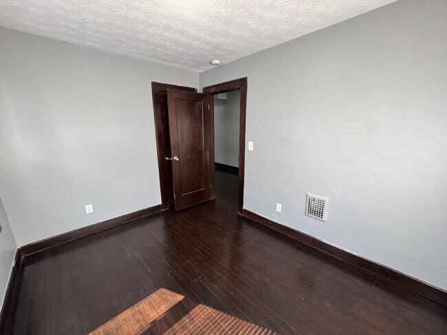 Building Photo - 712 Dequincy St