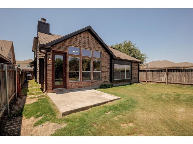 Building Photo - 13925 Fallsprings Way