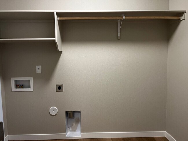 Building Photo - Never Lived in Brand New 4 bedroom 2 bathroom Home in Middleton.