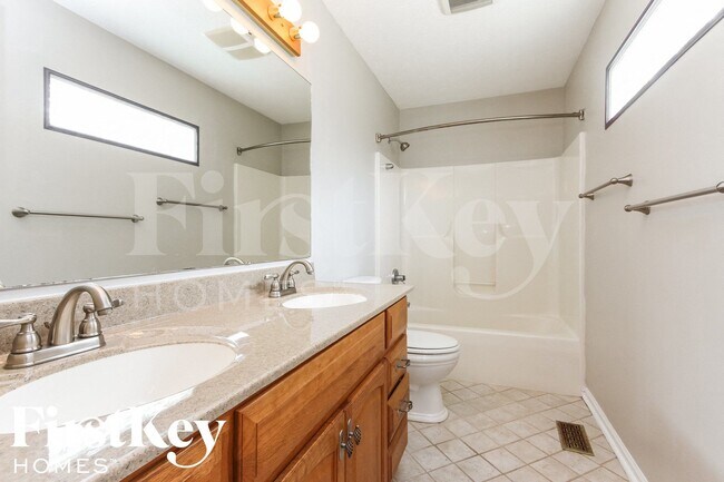 Building Photo - 2204 Valley Creek W Ln