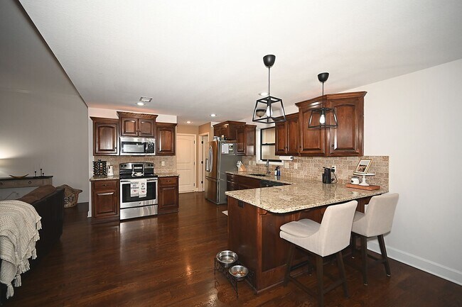 Building Photo - Beautiful 4 Bedroom, 3 Bath, Single Family...