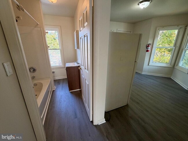 Building Photo - 110 W Main St